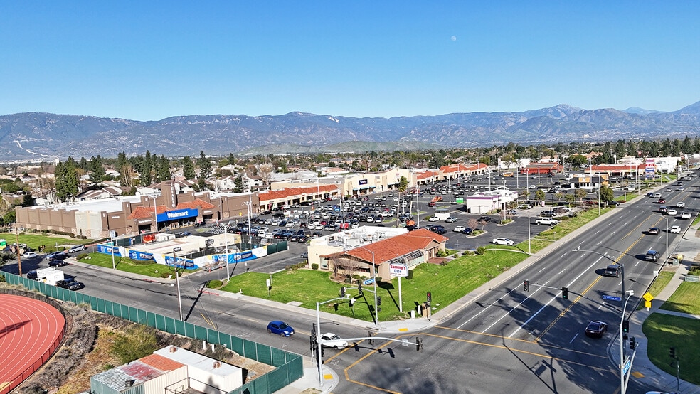 128-300 W Base Line Rd, Rialto, CA for lease - Building Photo - Image 2 of 9
