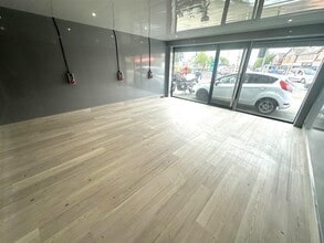 11-11A Irwin Approach, Leeds for lease Interior Photo- Image 2 of 5