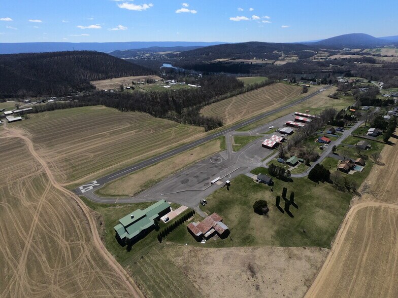 600 Airport Dr, Mifflintown, PA à vendre - Photo du bâtiment - Image 2 de 23