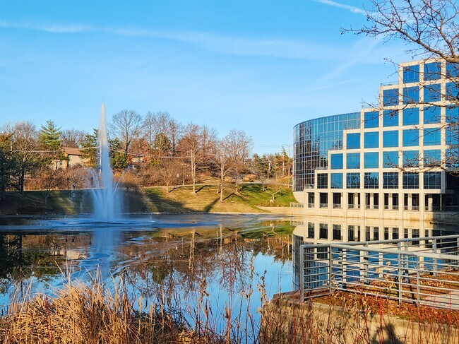 Plus de détails pour 2 Cityplace Dr, Creve Coeur, MO - Coworking à louer