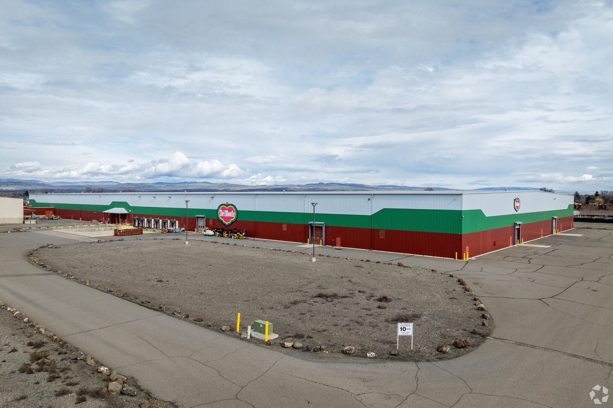 49 E 3rd Ave, Toppenish, WA for sale Primary Photo- Image 1 of 26