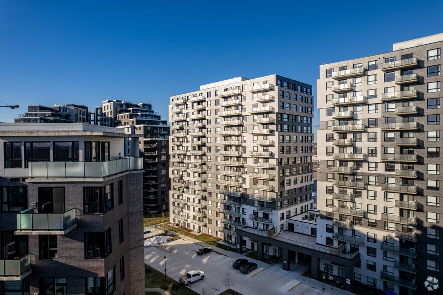 6848-6890 Boul Newman, Montréal, QC à louer - Aérien - Image 3 de 4