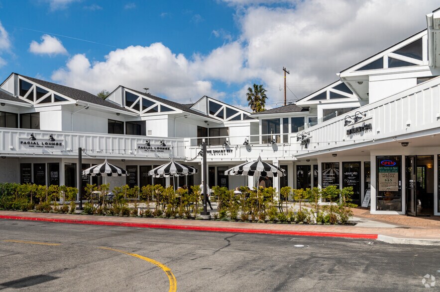 2651-2675 Irvine Ave, Costa Mesa, CA à louer - Photo du bâtiment - Image 2 de 31