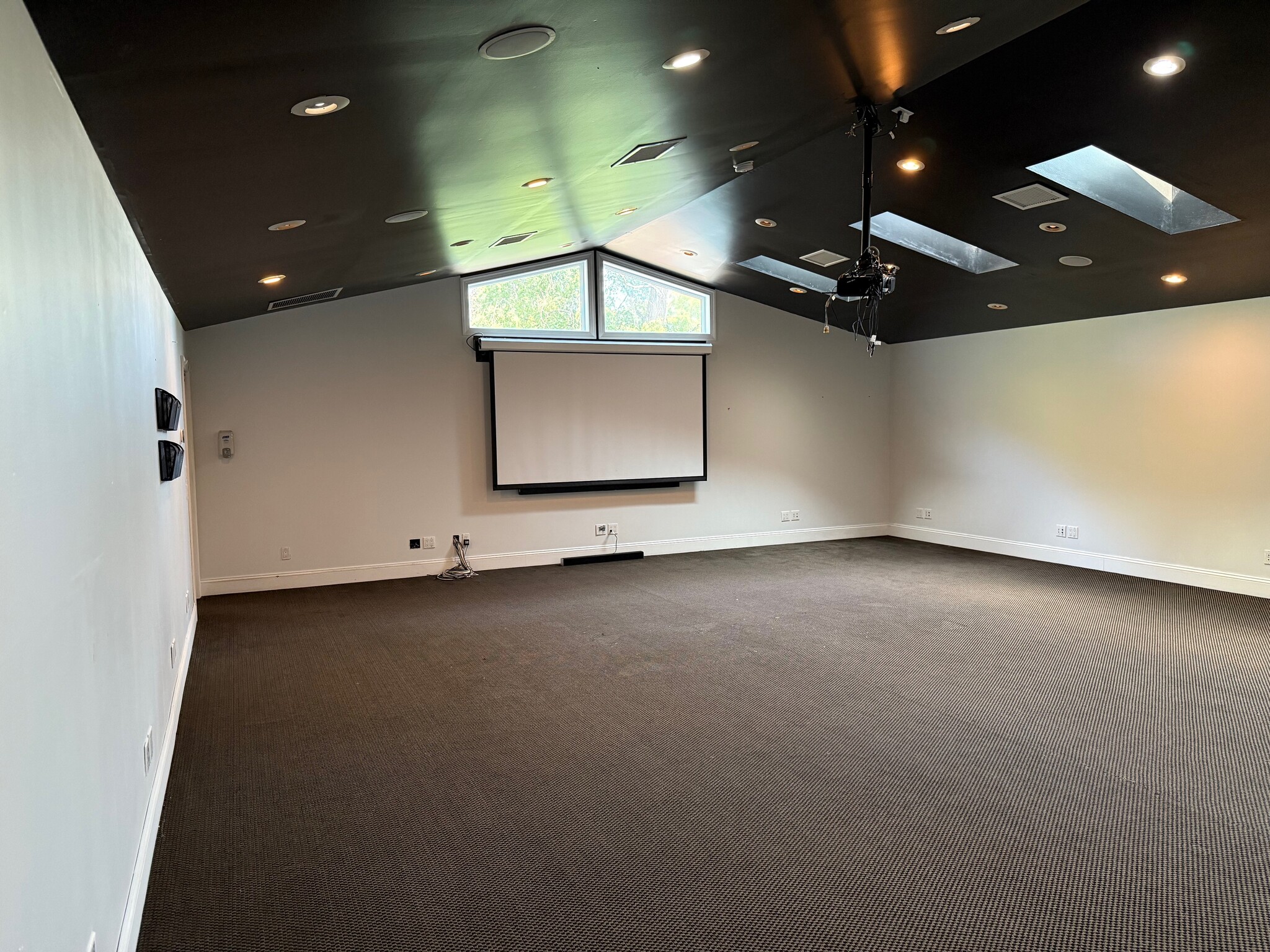 1865 Old Hudson Rd, Saint Paul, MN à louer Photo intérieure- Image 1 de 5