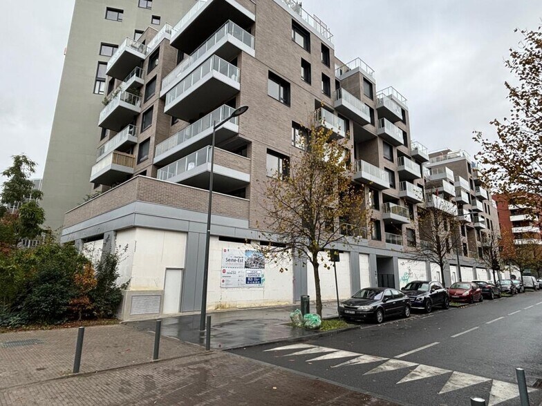 Commerce de détail dans Asnières-sur-Seine à louer - Photo du bâtiment - Image 1 de 5