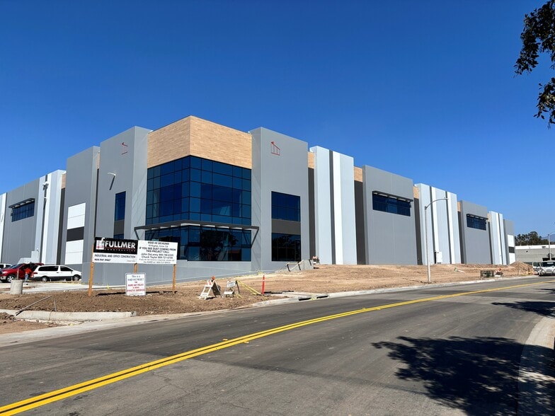 23 Hughes, Irvine, CA for lease - Building Photo - Image 3 of 5