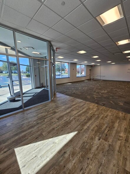 1130 E Walnut St, Carbondale, IL à louer - Hall d’entrée - Image 1 de 12