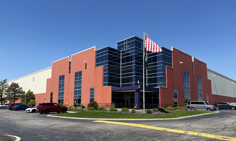 5335 W 74th St, Indianapolis, IN à louer - Photo du bâtiment - Image 2 de 7
