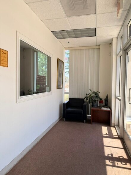 15278 El Prado Rd, Chino, CA à louer - Photo du bâtiment - Image 3 de 9