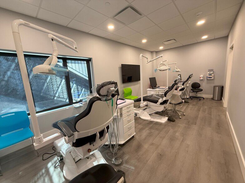 22 N Division St, Peekskill, NY à vendre - Photo intérieure - Image 3 de 11