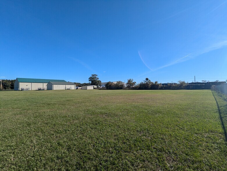 5315 N Twin City Hwy, Nederland, TX à louer - Photo du bâtiment - Image 3 de 25