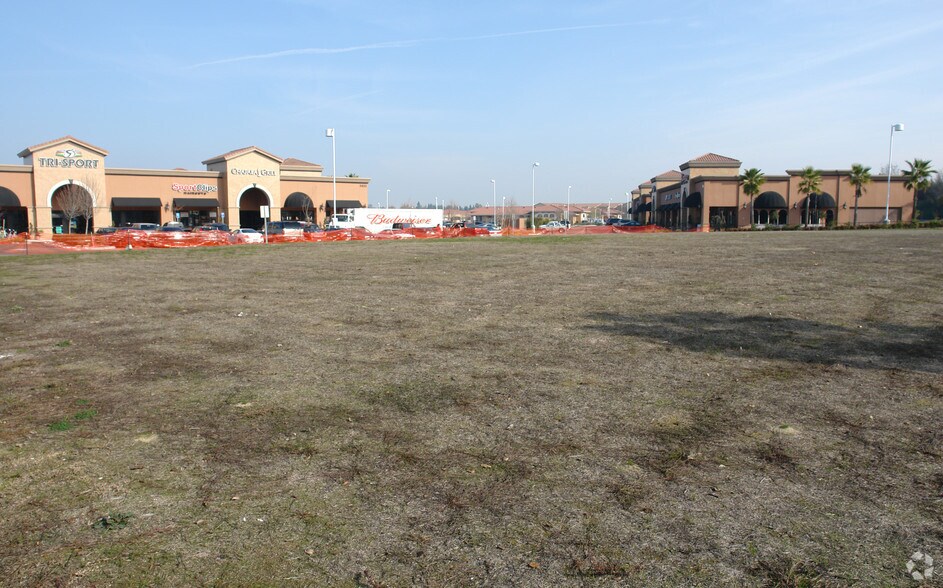 9405 N Fort Washington Rd, Fresno, CA à vendre - Photo principale - Image 1 de 3