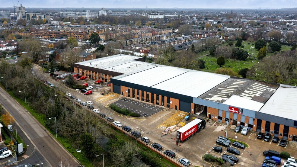 3-4 Fairfield Trade Park, Kingston Upon Thames for lease - Building Photo - Image 2 of 39
