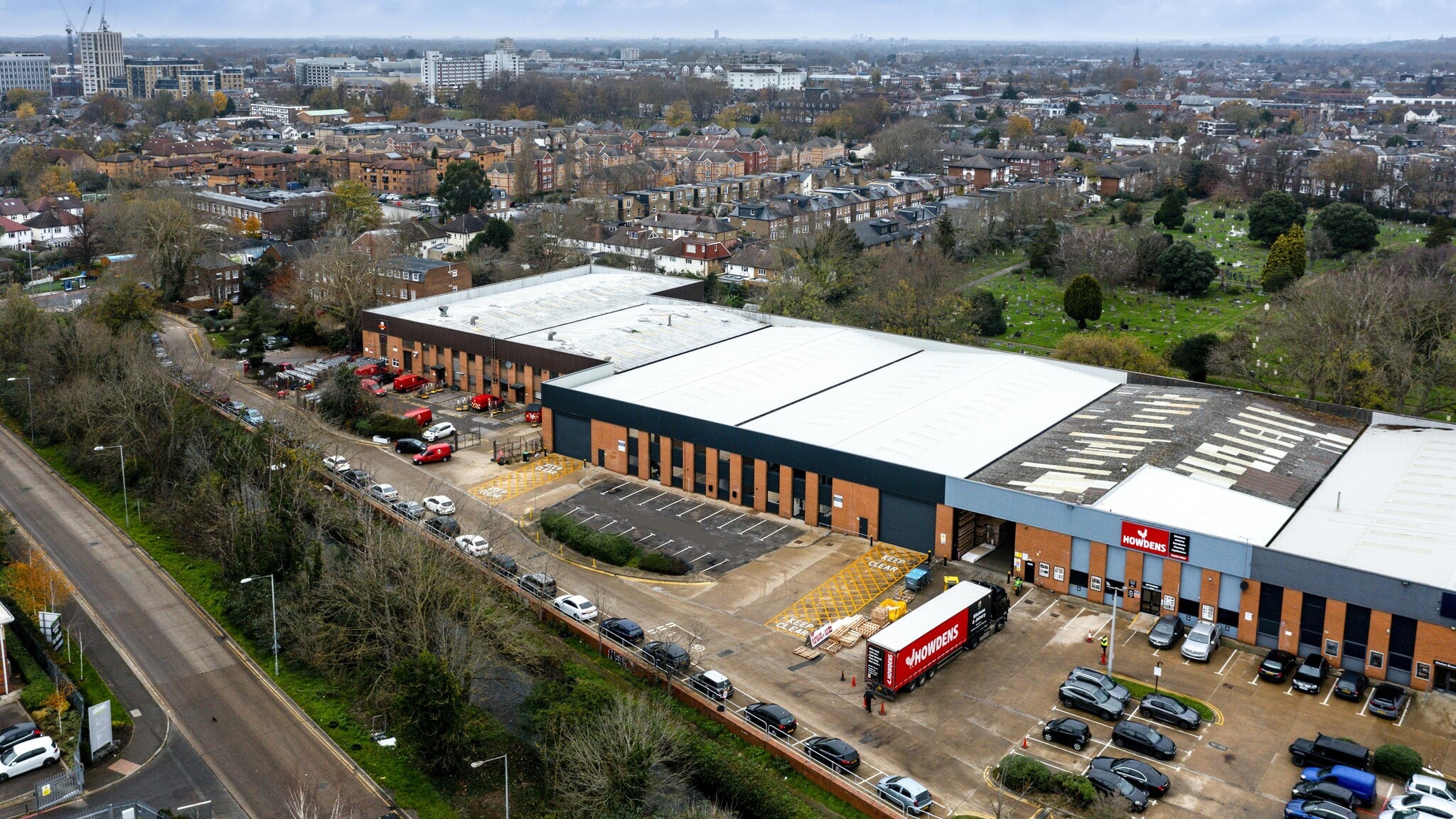 3-4 Fairfield Trade Park, Kingston Upon Thames for lease Primary Photo- Image 1 of 41