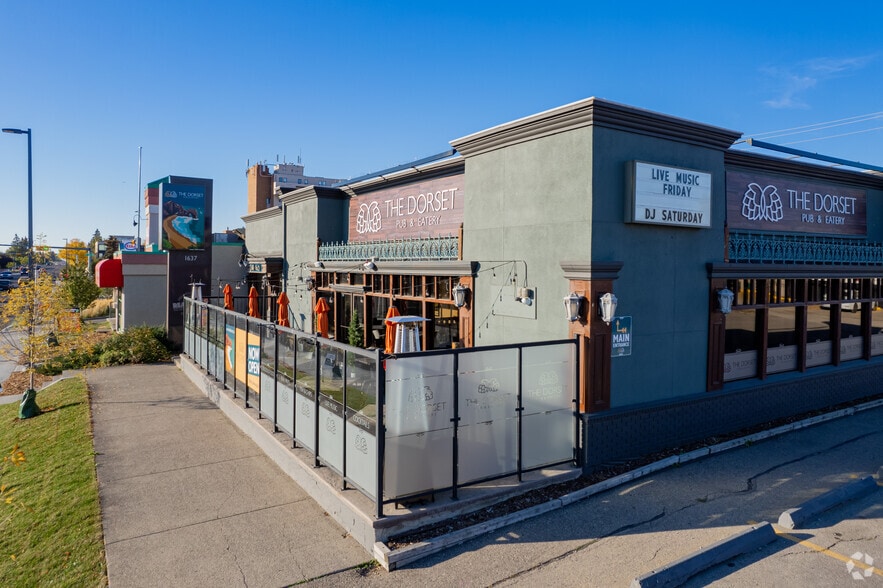 1637 37th St SW, Calgary, AB for sale - Building Photo - Image 2 of 4