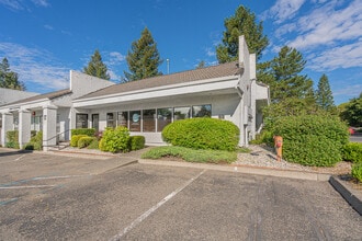 190-196 Wikiup Dr, Santa Rosa, CA à louer Photo intérieure- Image 2 de 26