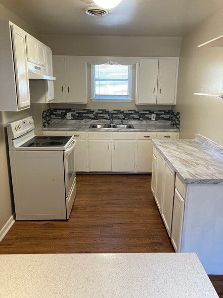 916 Jefferson St, Kerrville, TX à vendre - Photo du bâtiment - Image 2 de 9