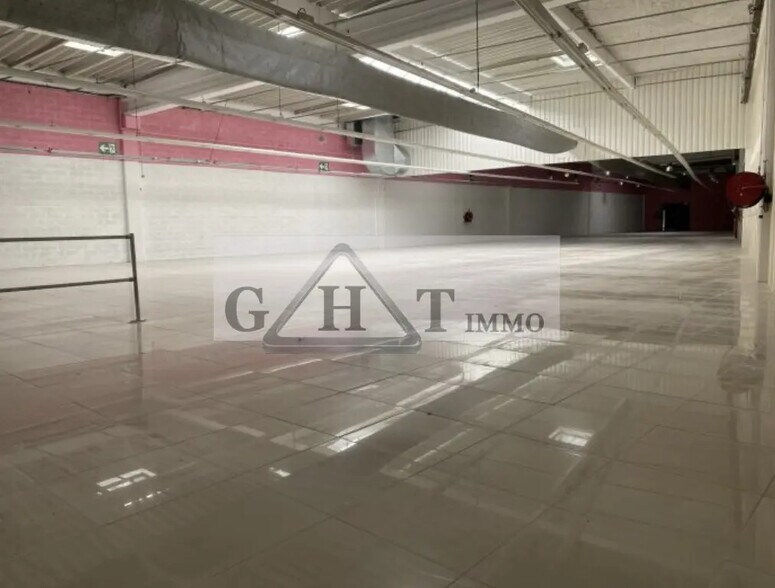 Industrial in Maurepas for lease - Building Photo - Image 2 of 3