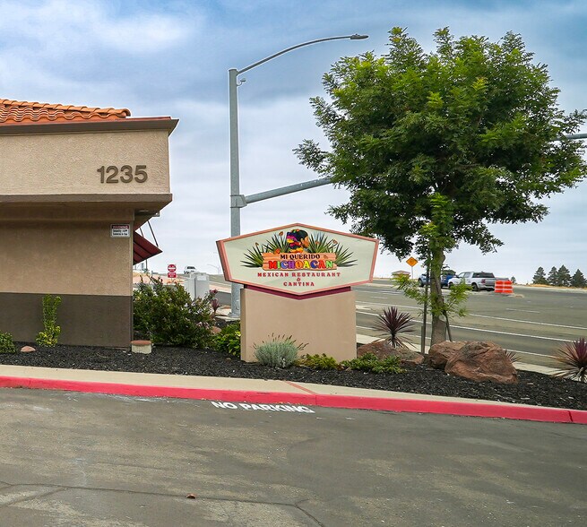 1235 Harbor Blvd, West Sacramento, CA à louer - Photo du bâtiment - Image 3 de 10