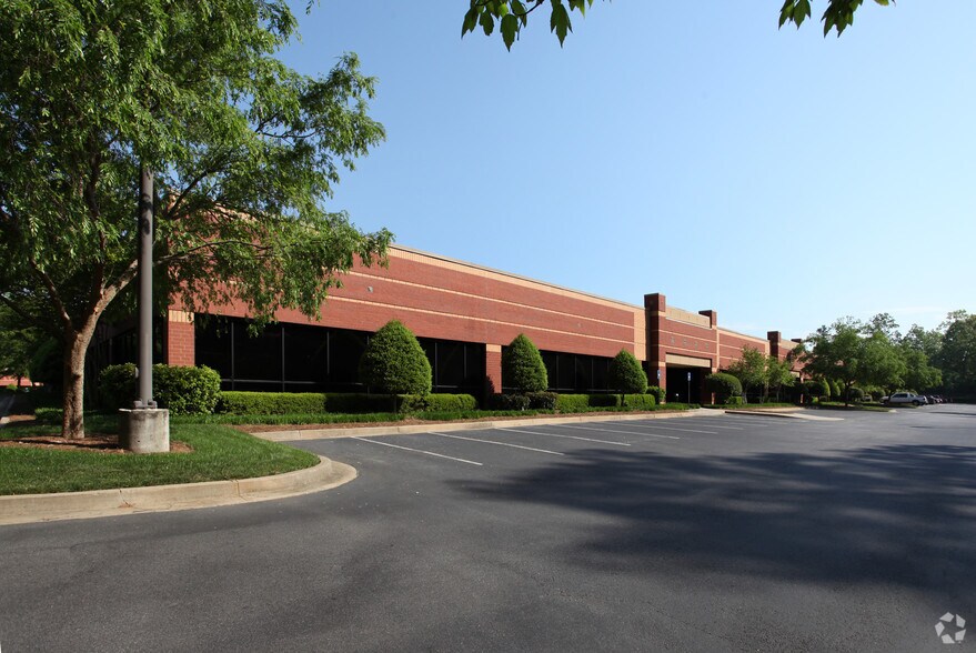 5390 Triangle Pky, Peachtree Corners, GA for lease - Primary Photo - Image 1 of 23