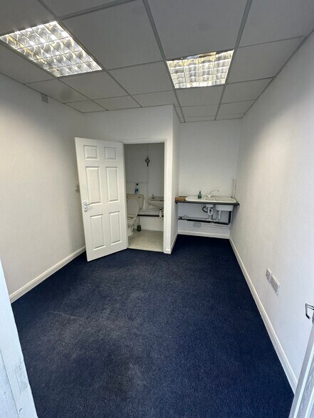 Mimram Rd, Hertford à louer - Photo du bâtiment - Image 2 de 23