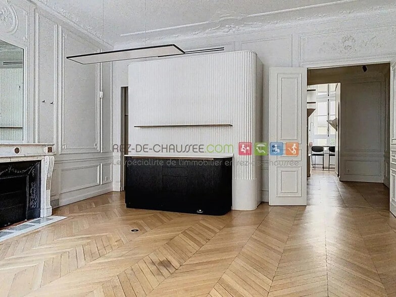 Multifamily in Paris for sale - Interior Photo - Image 3 of 9