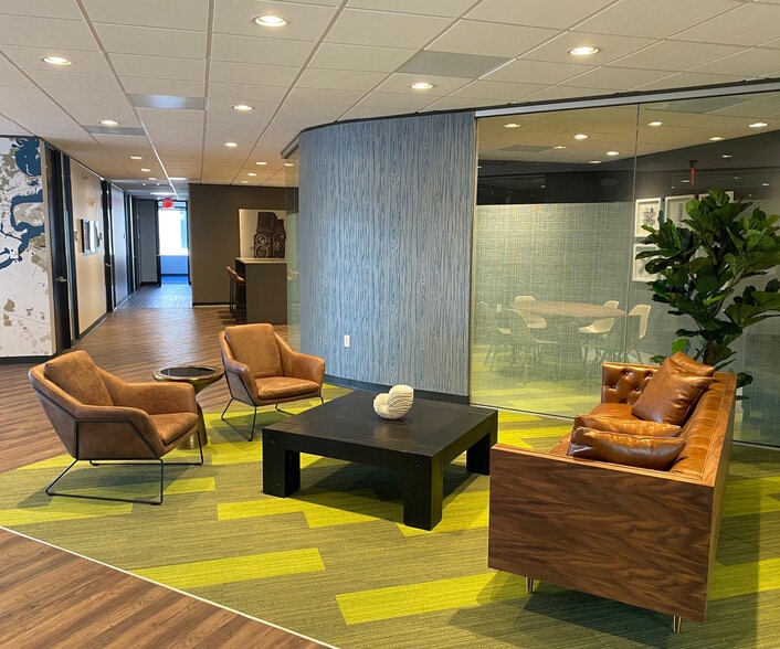 8100 Washington Ave, Houston, TX for lease - Interior Photo - Image 1 of 5