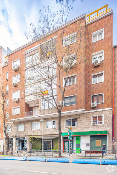 Multifamily in Madrid, MAD for sale - Primary Photo - Image 1 of 1