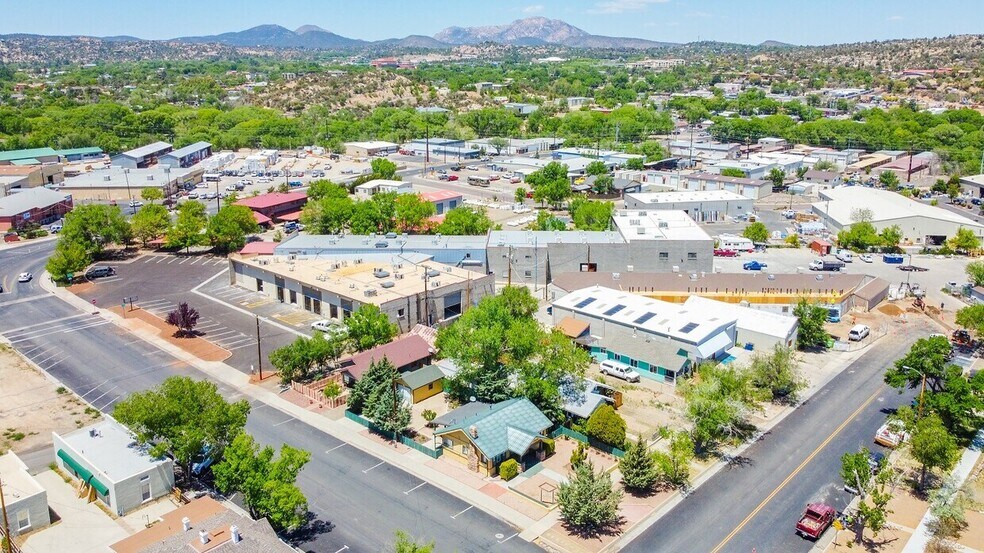430 N Mount Vernon Ave, Prescott, AZ à louer - Photo du bâtiment - Image 2 de 4