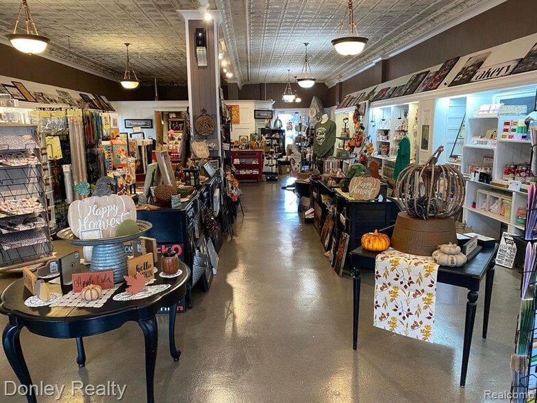 3014 Main St, Marlette, MI for sale - Interior Photo - Image 2 of 10