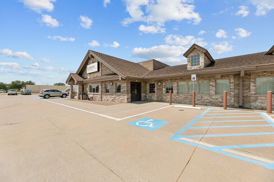 851 N Highway 287, Mansfield, TX à vendre - Photo du bâtiment - Image 3 de 12