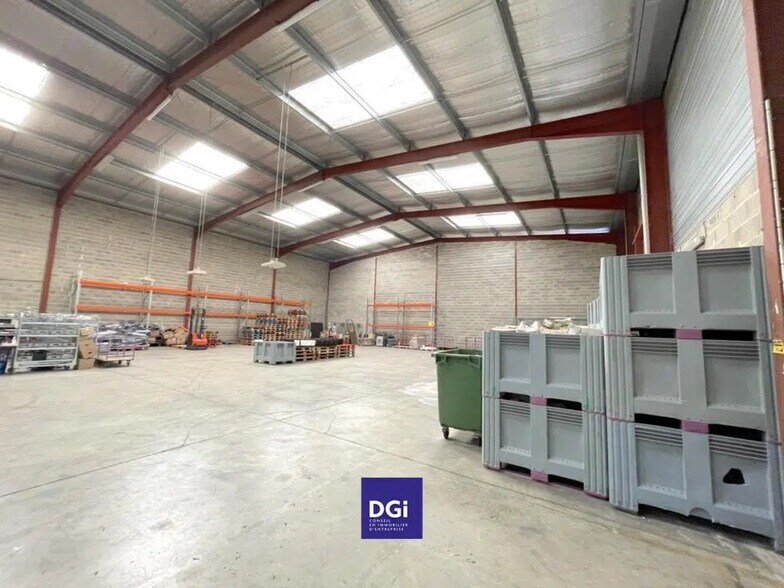 Flex in Nîmes for lease - Interior Photo - Image 2 of 4