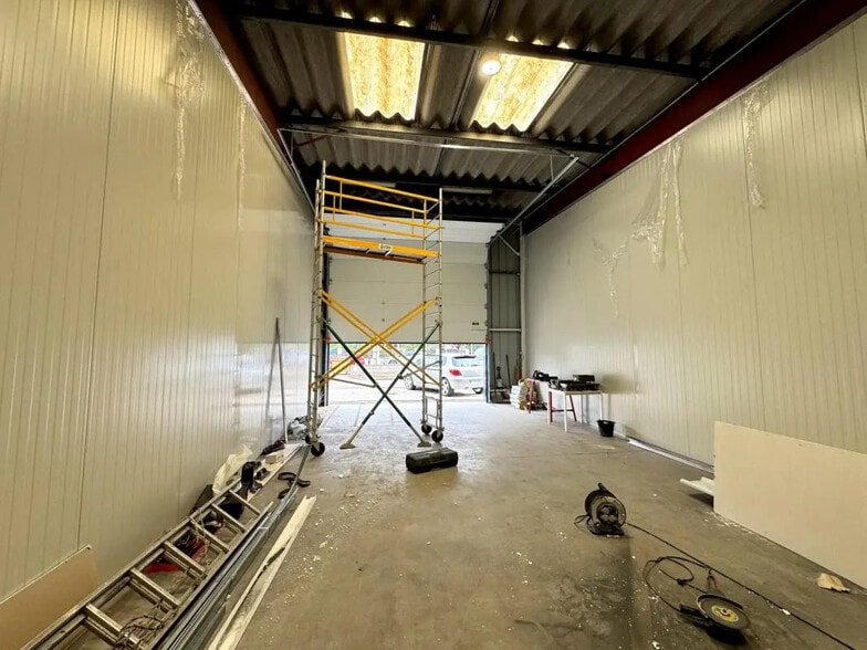 Flex in Conflans-Sainte-Honorine for lease - Building Photo - Image 2 of 13