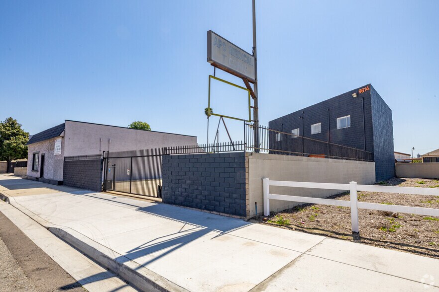 9614 Alondra Blvd, Bellflower, CA for sale - Building Photo - Image 2 of 10