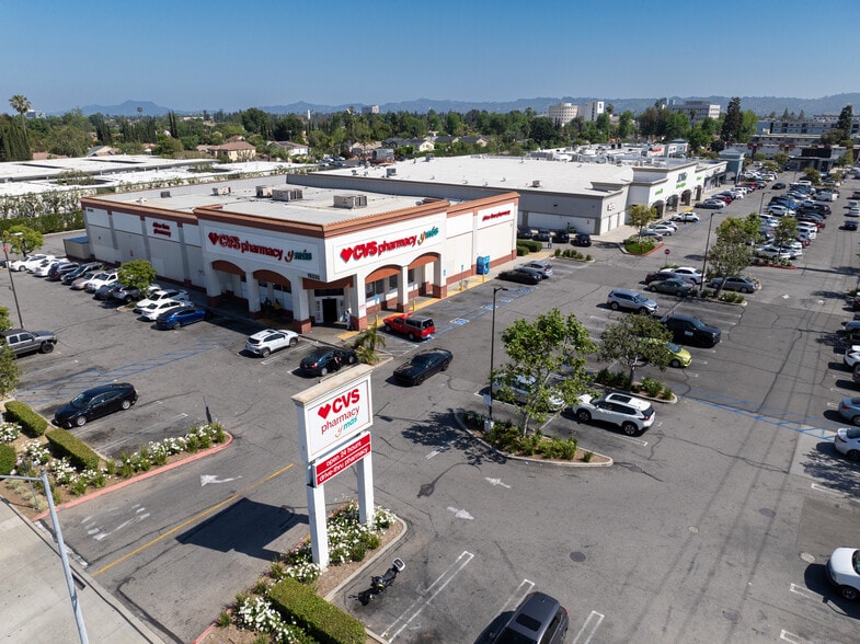 7060-7076 Sepulveda Blvd, Van Nuys, CA for lease - Building Photo - Image 2 of 13