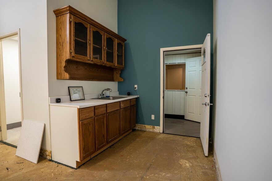 1006 E Linwood Blvd, Kansas City, MO for sale - Building Photo - Image 3 of 45