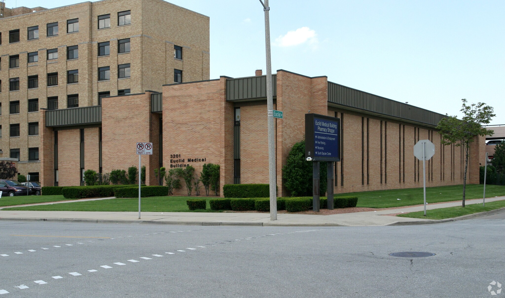 3201 S 16th St, Milwaukee, WI à louer Photo principale- Image 1 de 3