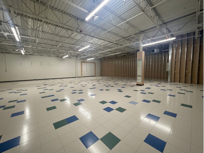 1261 N Azusa Ave, Covina, CA for lease - Interior Photo - Image 2 of 7