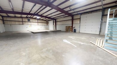 1008 S Clayton St, Springdale, AR for lease Interior Photo- Image 2 of 15