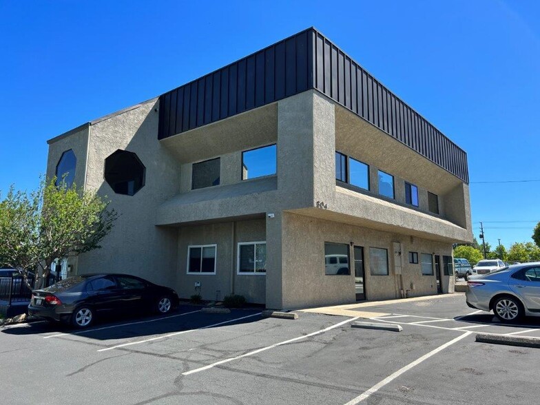 804 E Cypress Ave, Redding, CA for lease - Building Photo - Image 3 of 12