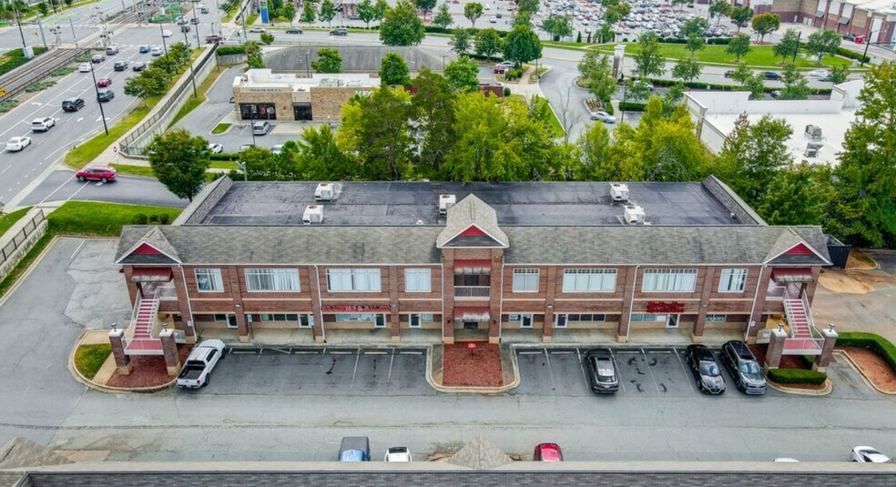 7925 N Tryon St, Charlotte, NC for lease - Building Photo - Image 3 of 3