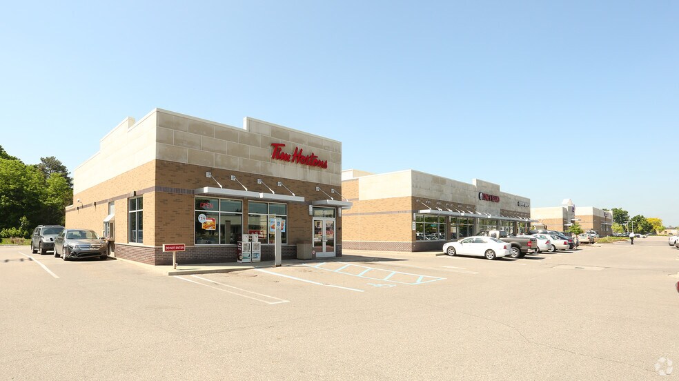 33239 8 Mile Rd, Livonia, MI à louer - Photo du bâtiment - Image 3 de 6