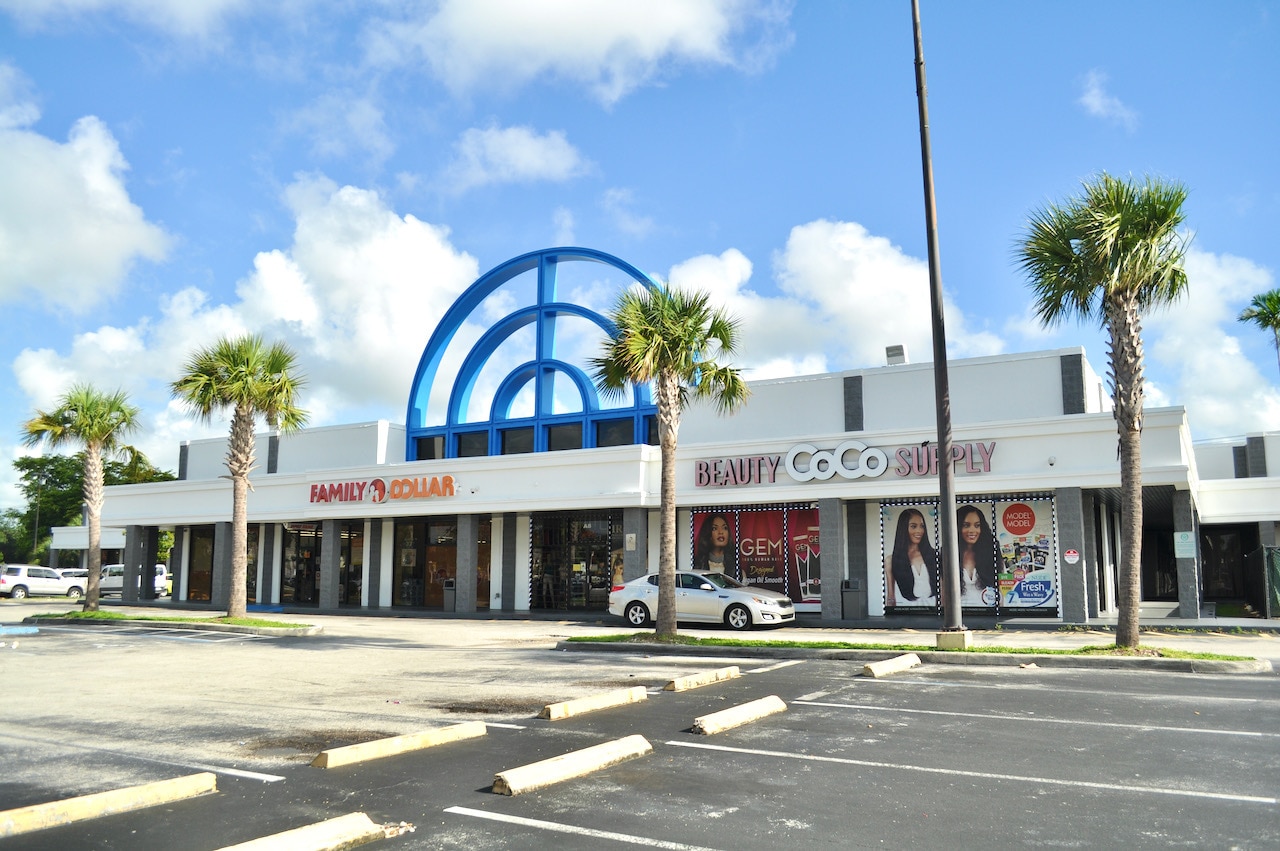 2901 W Oakland Park Blvd, Lauderdale Lakes, FL for lease Primary Photo- Image 1 of 19