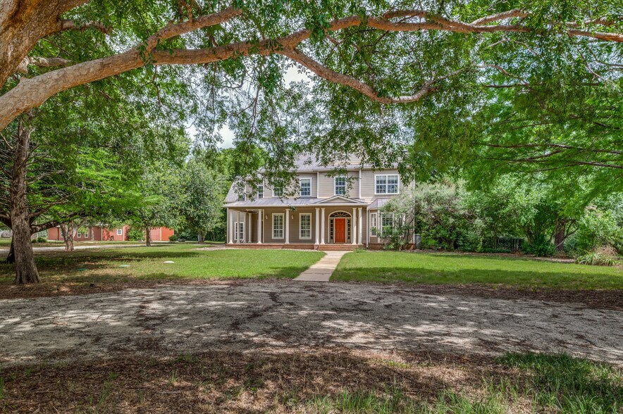 1833 Dr Sanders Rd, Aubrey, TX à vendre - Photo du bâtiment - Image 3 de 17