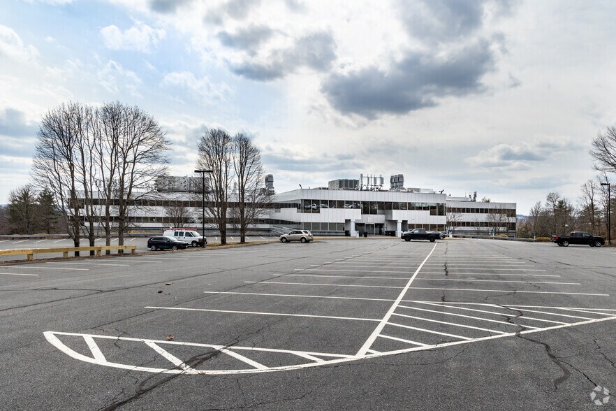 690 Canton St, Westwood, MA à louer - Photo du bâtiment - Image 2 de 5