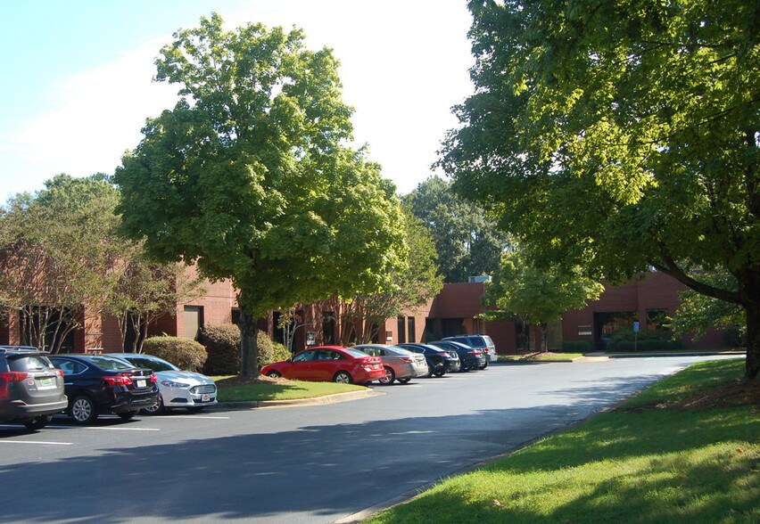 6767 Old Madison Pike, Huntsville, AL à louer - Photo du bâtiment - Image 1 de 3