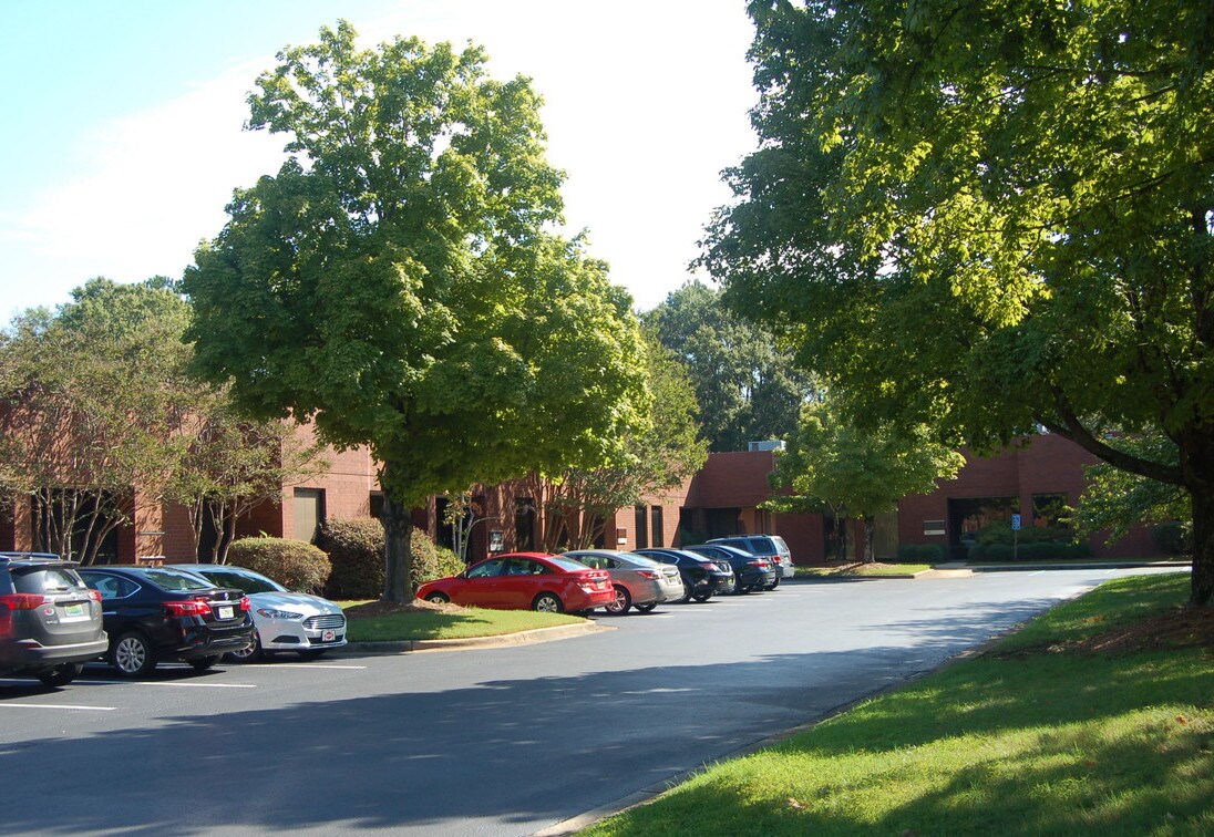 6767 Old Madison Pike, Huntsville, AL à louer Photo du bâtiment- Image 1 de 4