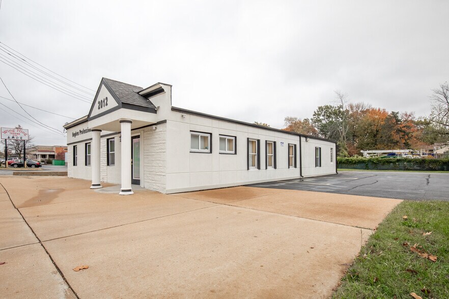 2012 Woodson Rd, Overland, MO à vendre - Photo du bâtiment - Image 1 de 10