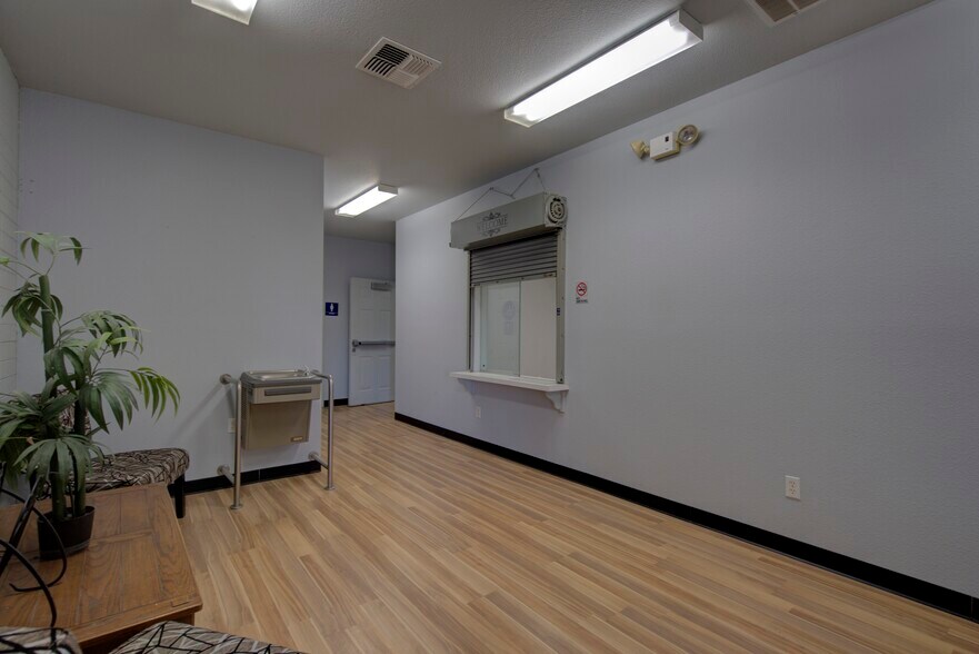 295 Main St, Weed, CA à vendre - Photo du bâtiment - Image 3 de 39