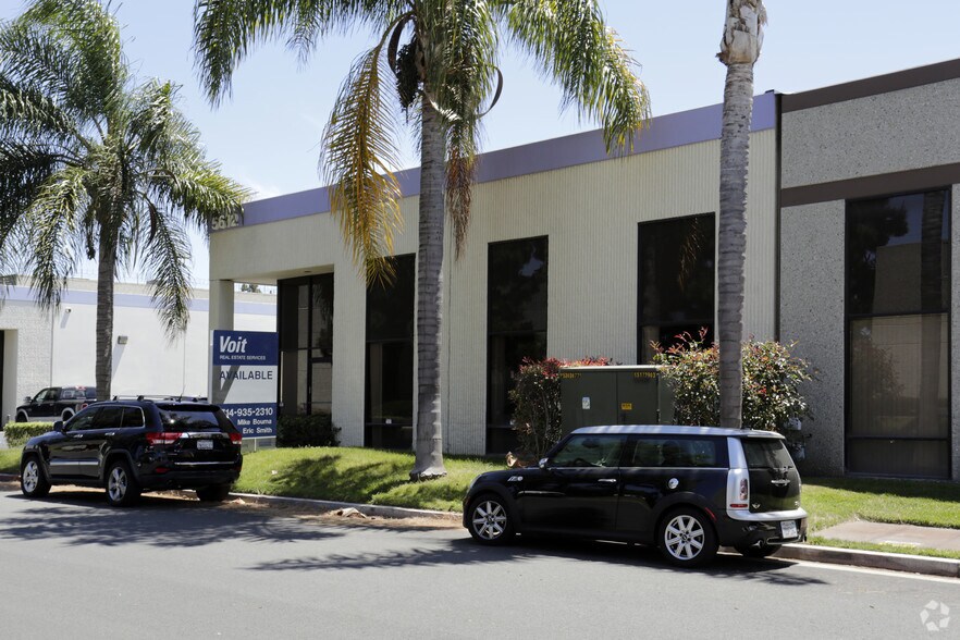 5672 Buckingham Dr, Huntington Beach, CA à louer - Photo du bâtiment - Image 3 de 4